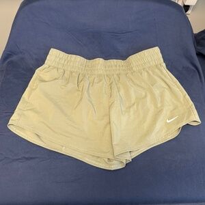Nike Women's One Dri-FIT Mid-Rise 3" Brief-Lined Shorts size LARGE